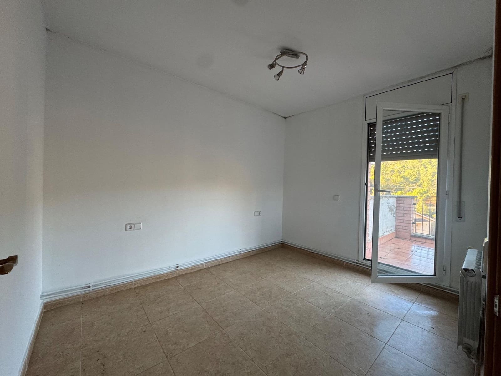 4 bedroom Villa for sale in La Pobla de Claramunt - € 250,000 (Ref: 9619233)