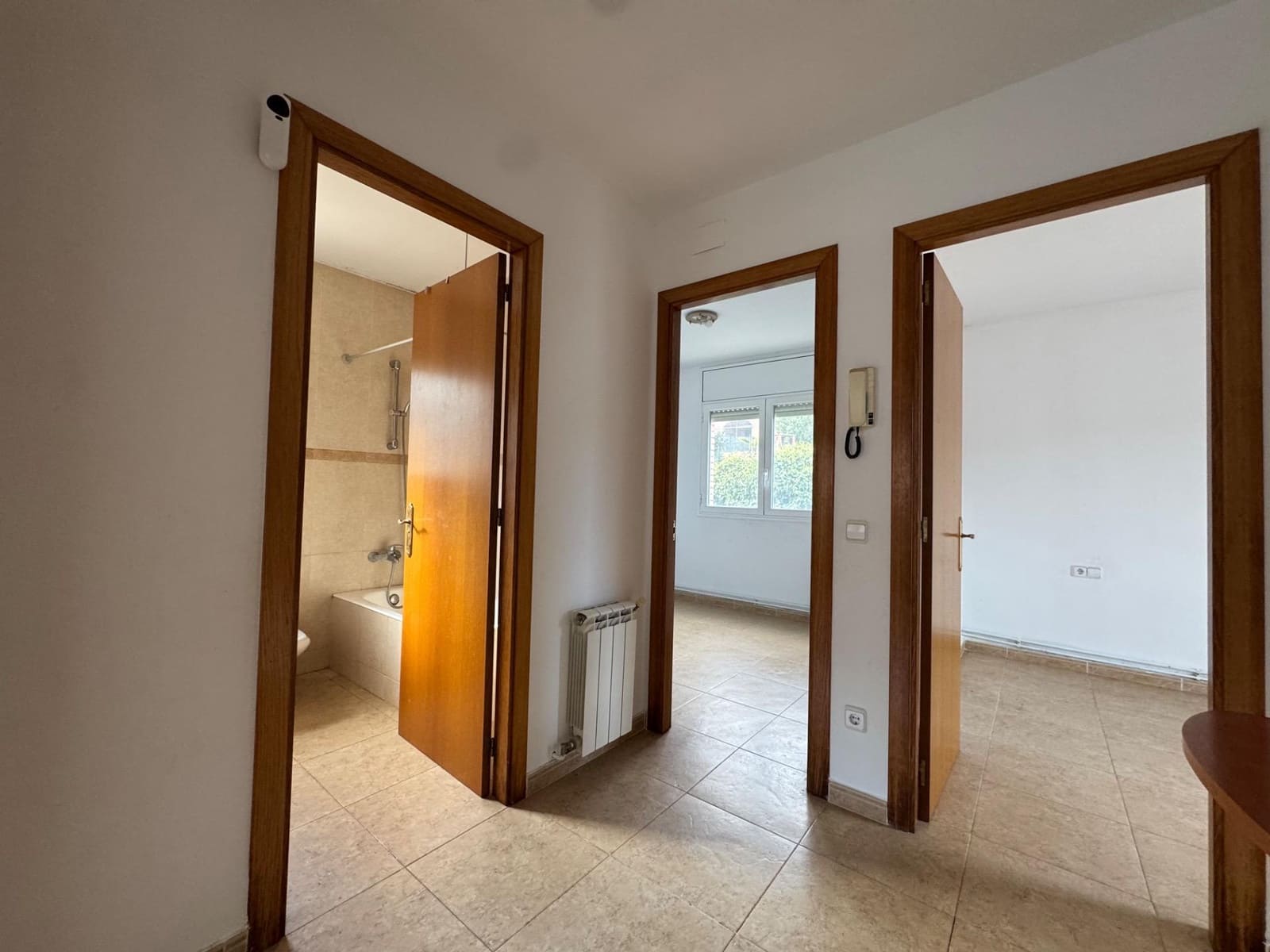 4 bedroom Villa for sale in La Pobla de Claramunt - € 250,000 (Ref: 9619233)