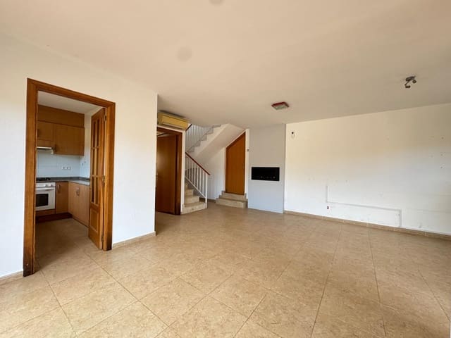 4 bedroom Villa for sale in La Pobla de Claramunt - € 250,000 (Ref: 9619233)