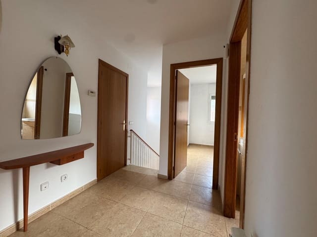 4 bedroom Villa for sale in La Pobla de Claramunt - € 250,000 (Ref: 9619233)