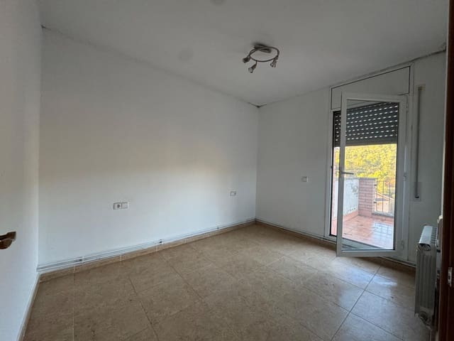 4 bedroom Villa for sale in La Pobla de Claramunt - € 250,000 (Ref: 9619233)