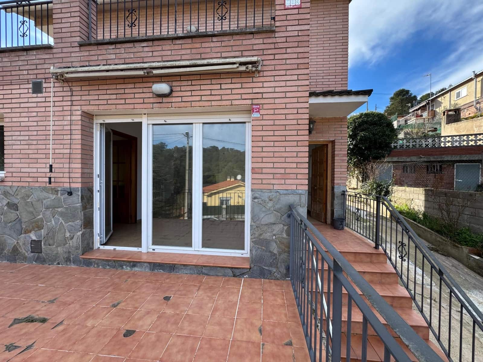 4 bedroom Villa for sale in La Pobla de Claramunt - € 250,000 (Ref: 9619233)