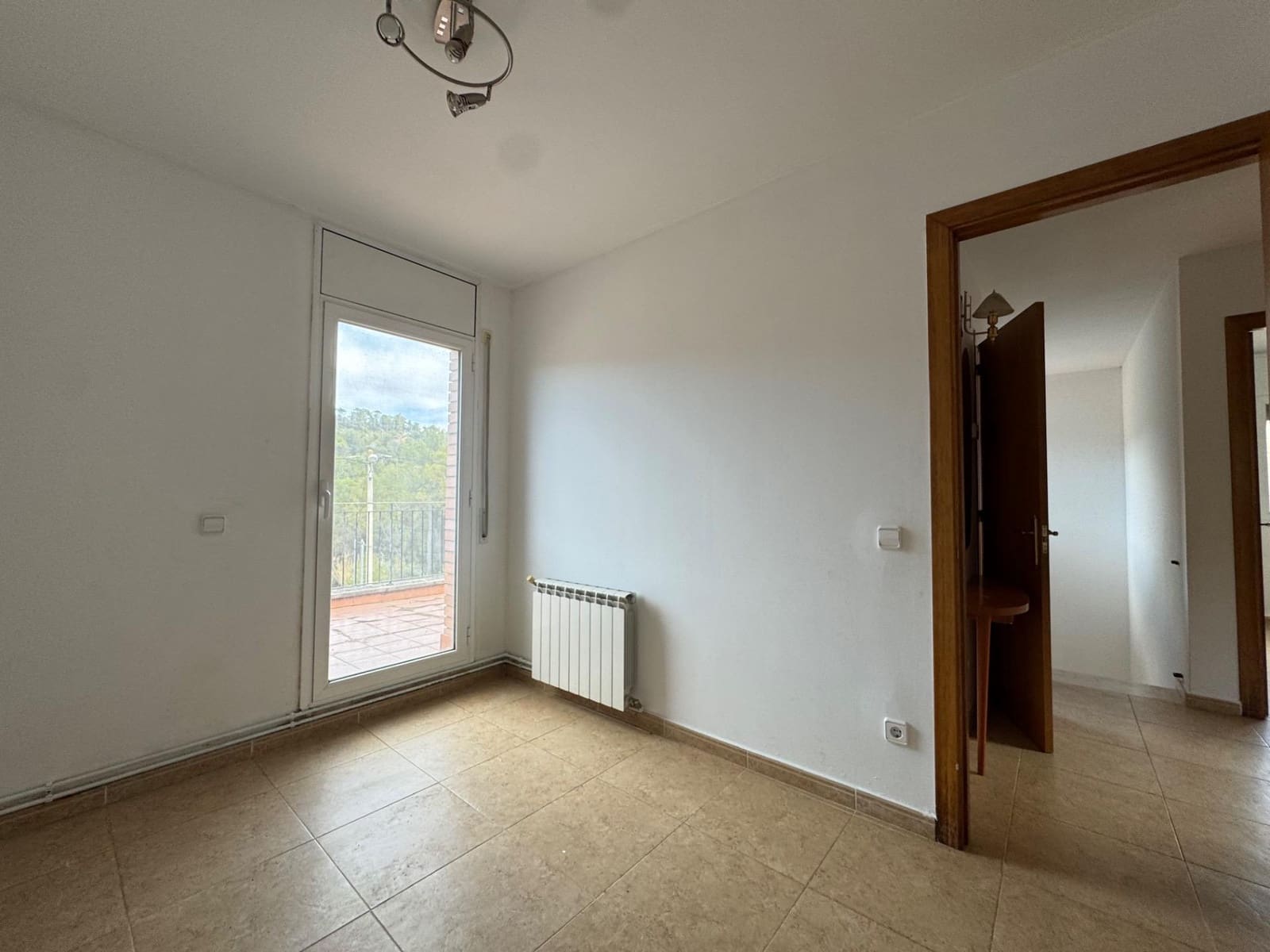 4 bedroom Villa for sale in La Pobla de Claramunt - € 250,000 (Ref: 9619233)