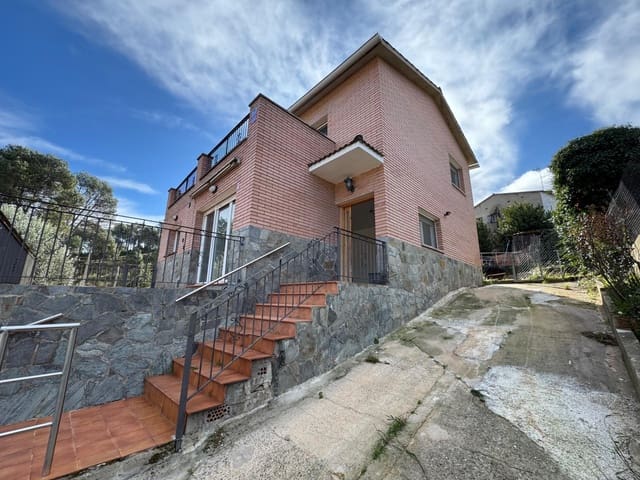 4 bedroom Villa for sale in La Pobla de Claramunt - € 250,000 (Ref: 9619233)