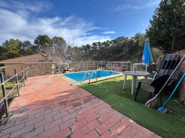 4 bedroom Villa for sale in La Pobla de Claramunt - € 250,000 (Ref: 9619233)