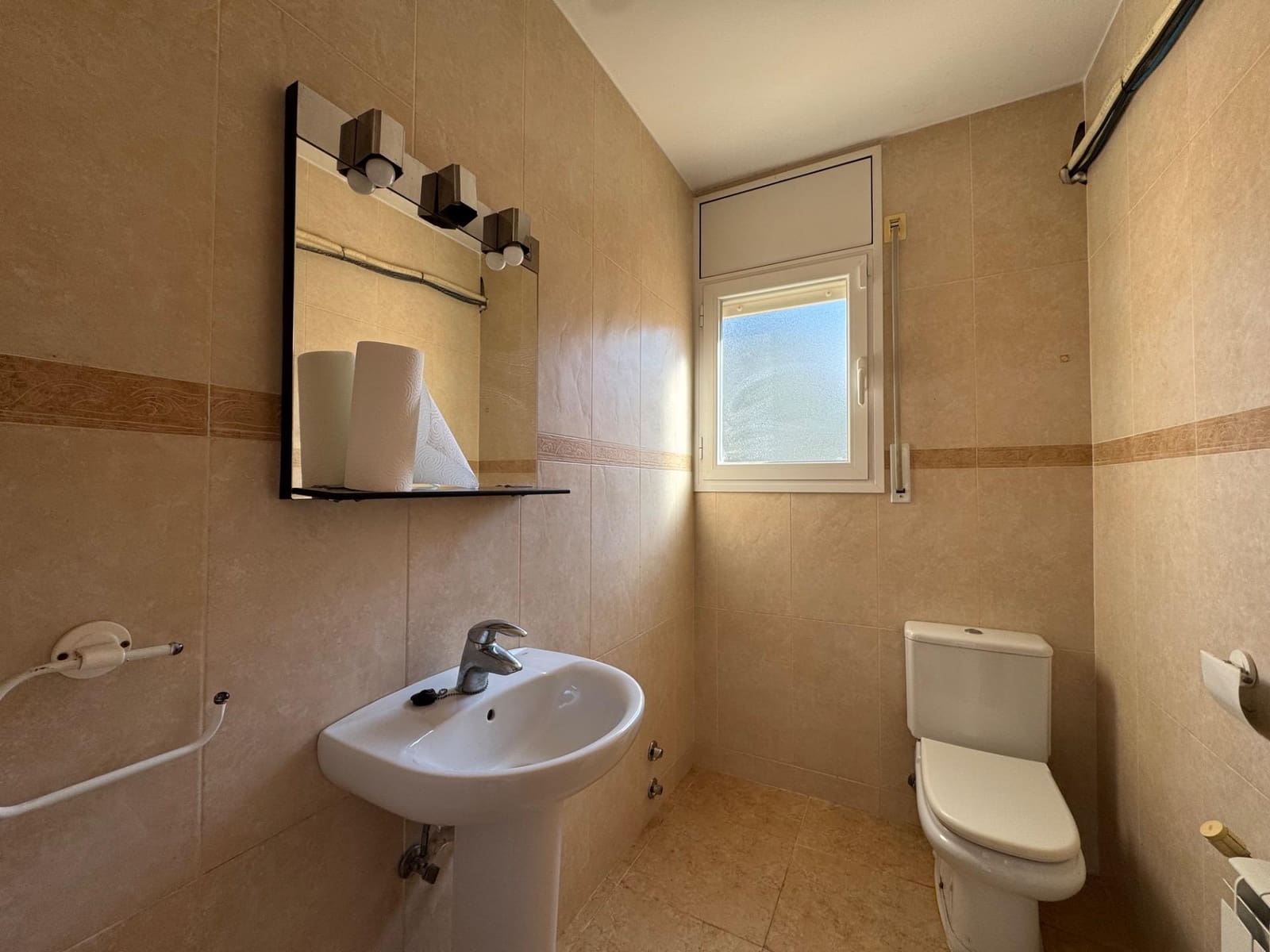 4 bedroom Villa for sale in La Pobla de Claramunt - € 250,000 (Ref: 9619233)