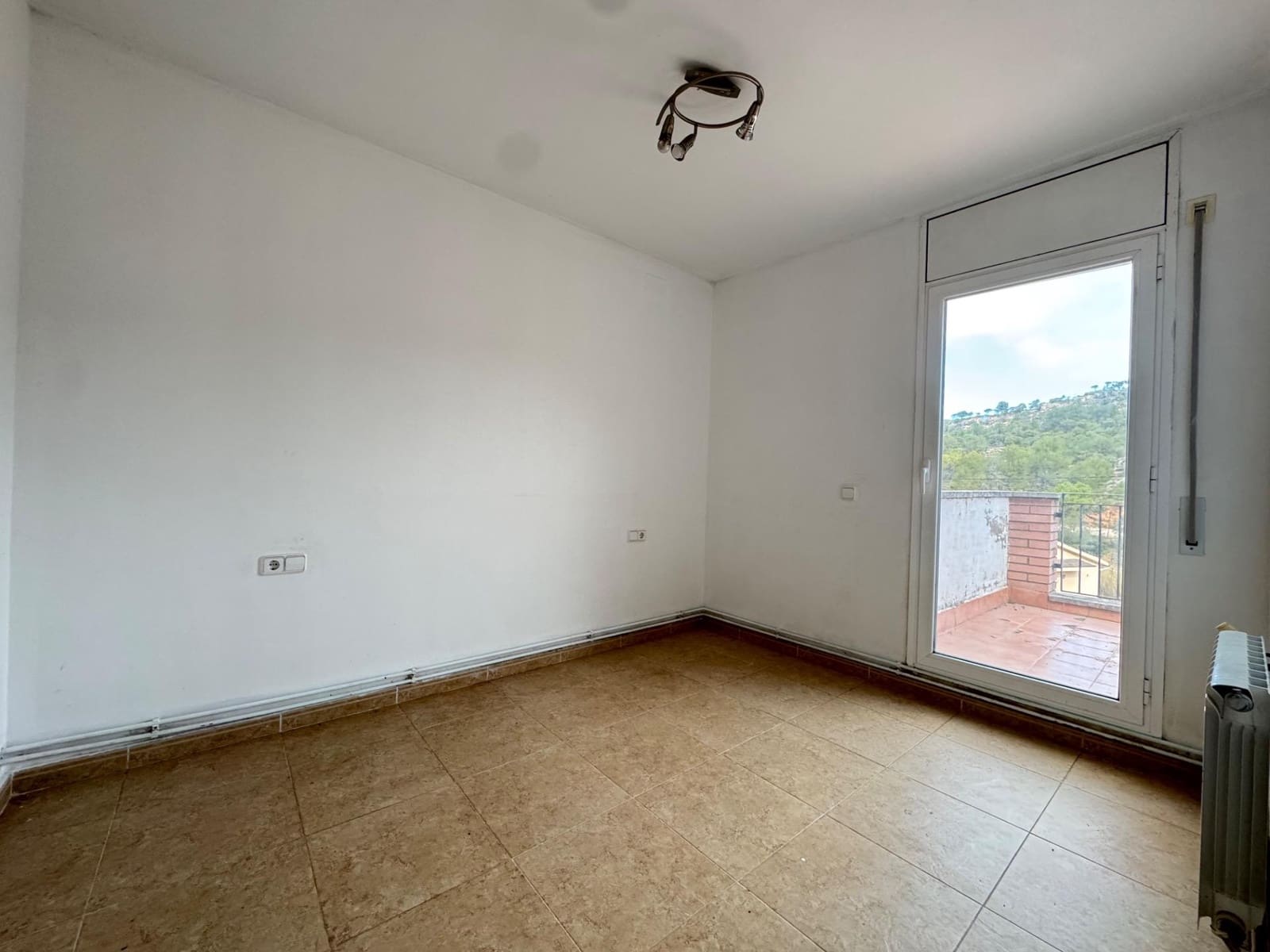 4 bedroom Villa for sale in La Pobla de Claramunt - € 250,000 (Ref: 9619233)