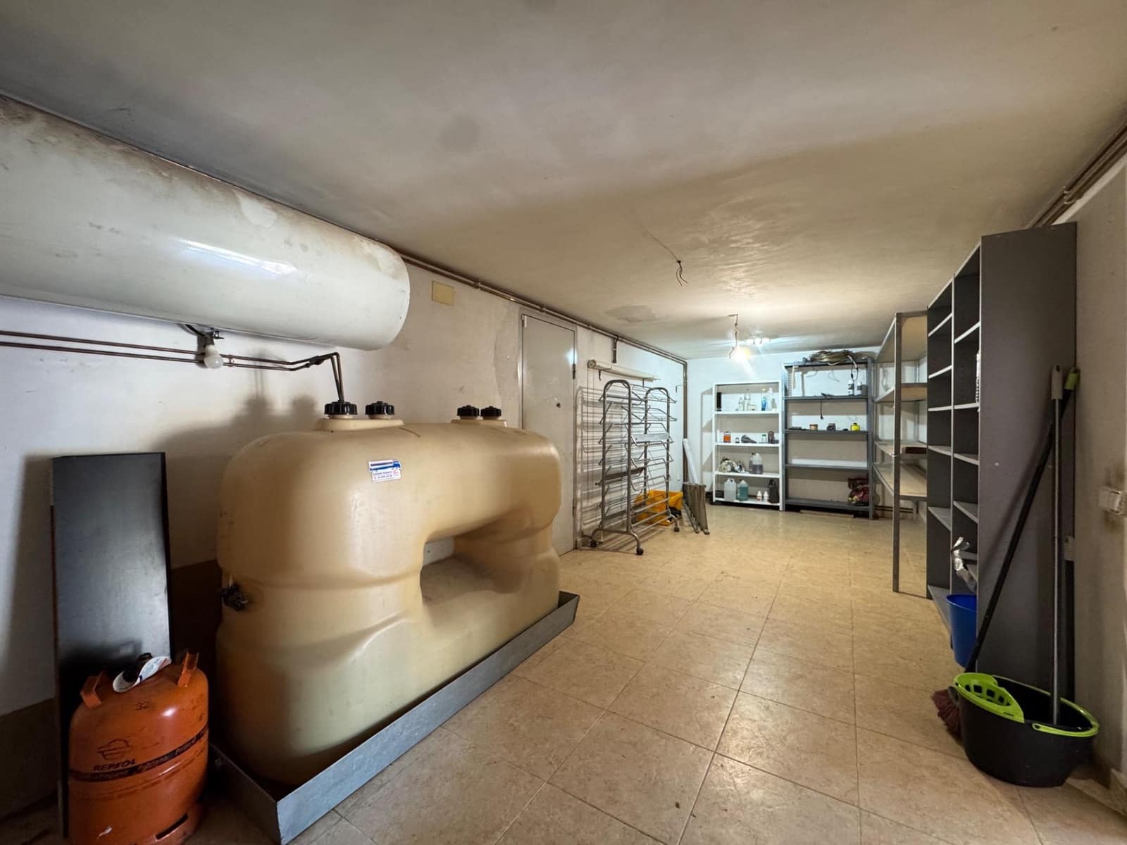 4 bedroom Villa for sale in La Pobla de Claramunt - € 250,000 (Ref: 9619233)