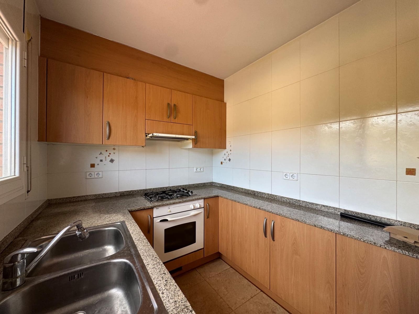 4 bedroom Villa for sale in La Pobla de Claramunt - € 250,000 (Ref: 9619233)