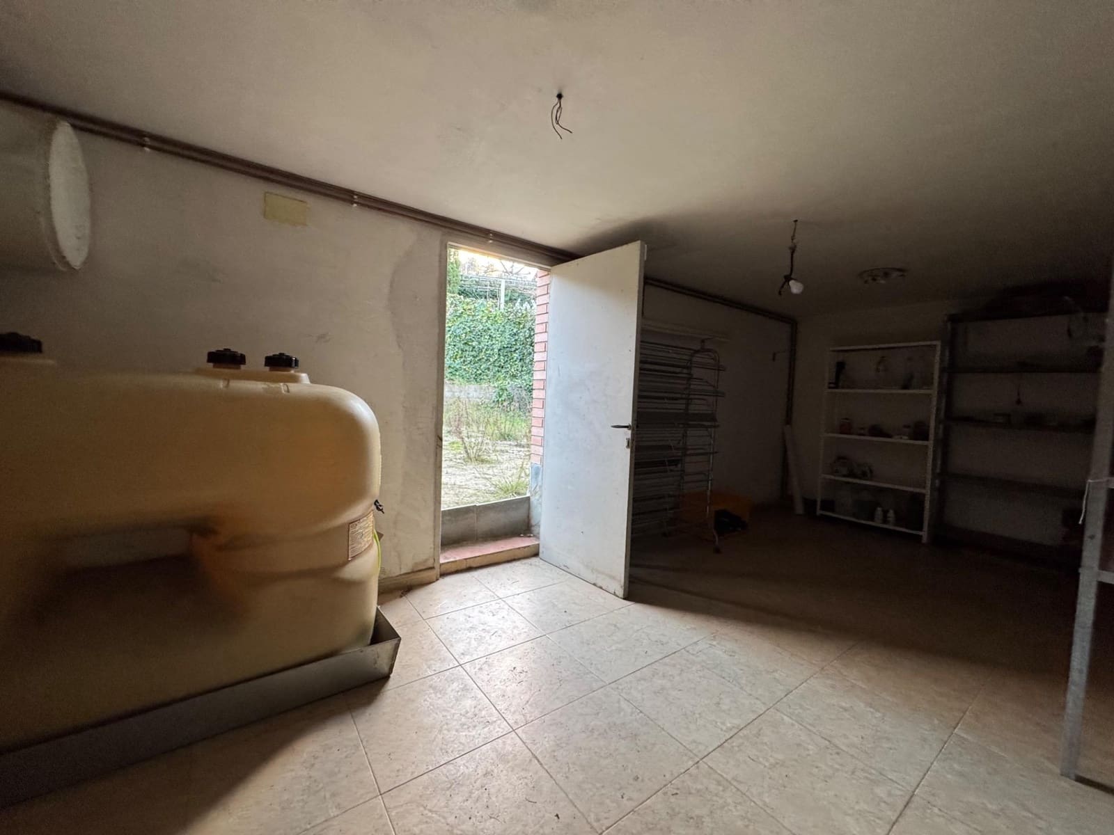 4 bedroom Villa for sale in La Pobla de Claramunt - € 250,000 (Ref: 9619233)