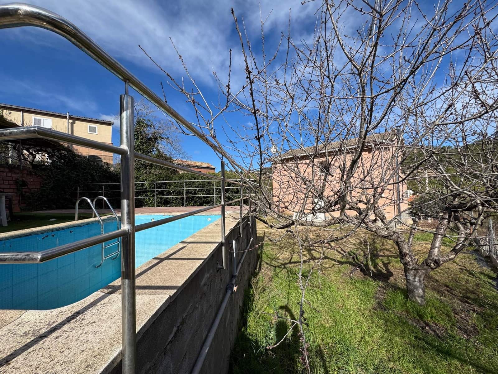 4 bedroom Villa for sale in La Pobla de Claramunt - € 250,000 (Ref: 9619233)