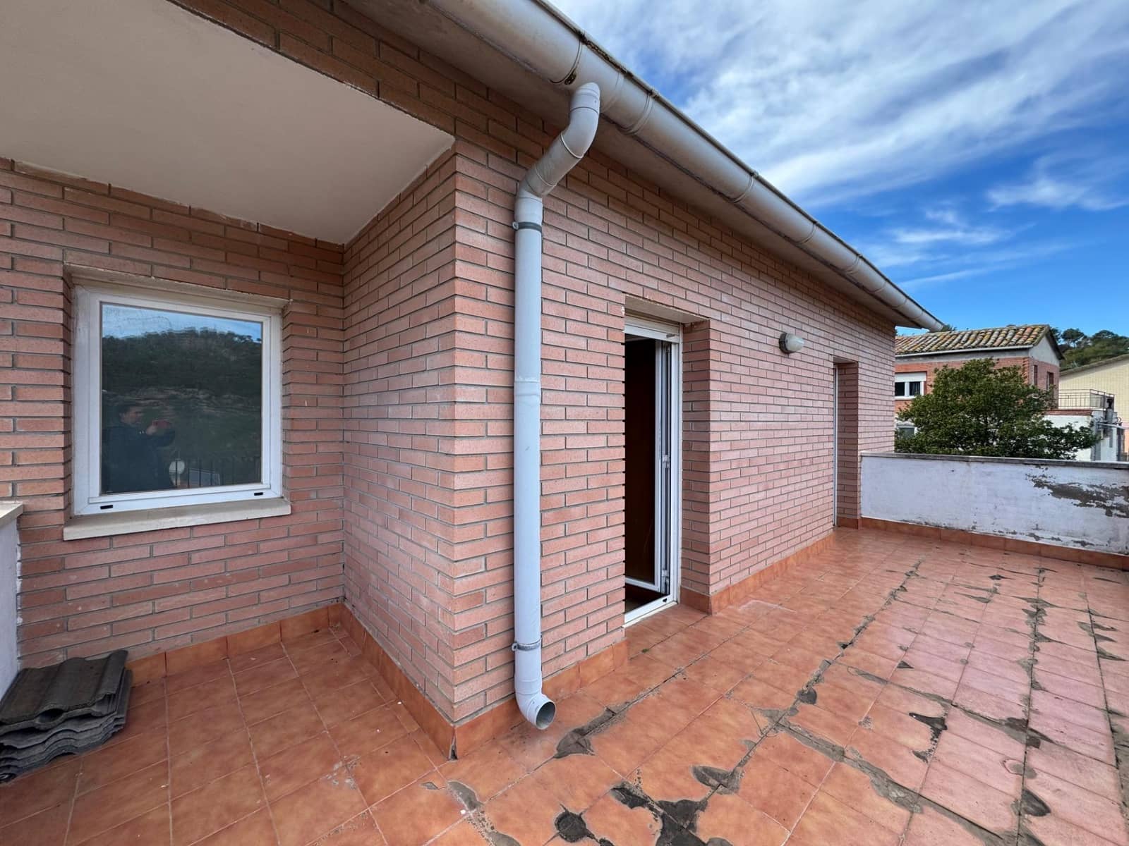 4 bedroom Villa for sale in La Pobla de Claramunt - € 250,000 (Ref: 9619233)