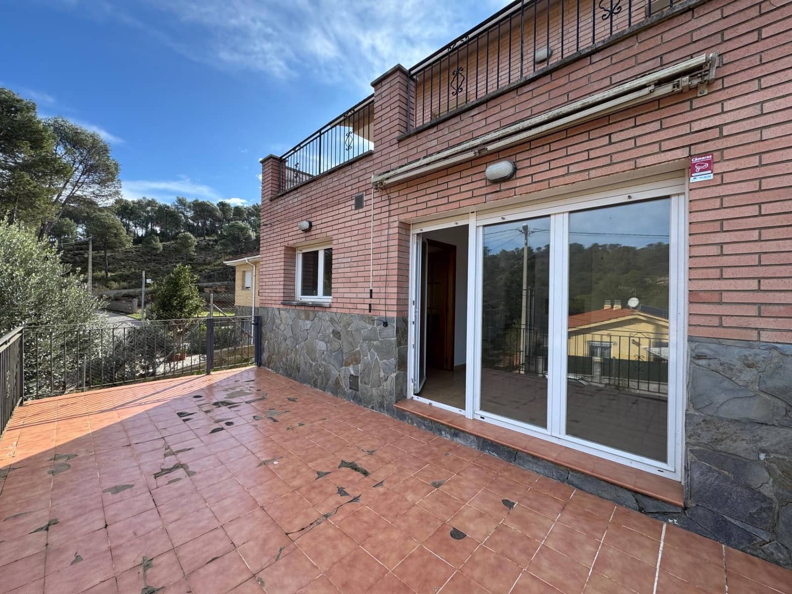 4 bedroom Villa for sale in La Pobla de Claramunt - € 250,000 (Ref: 9619233)