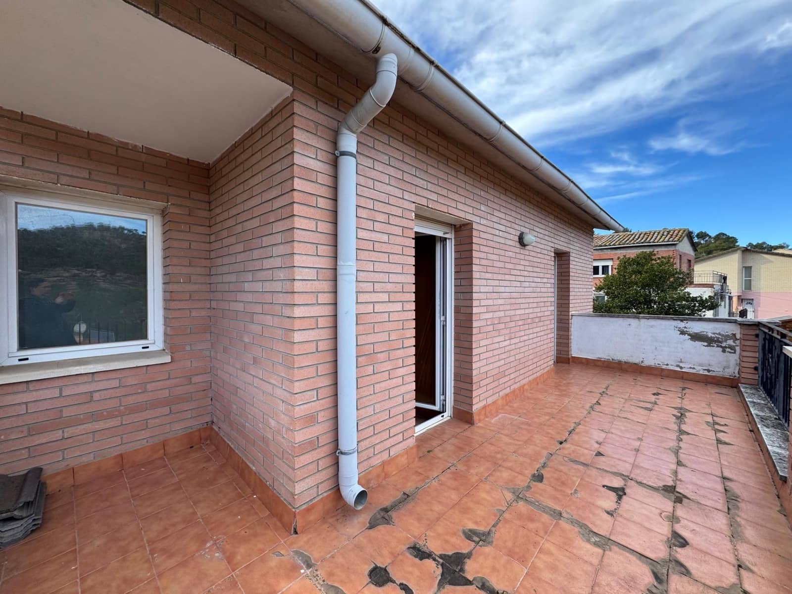 4 bedroom Villa for sale in La Pobla de Claramunt - € 250,000 (Ref: 9619233)