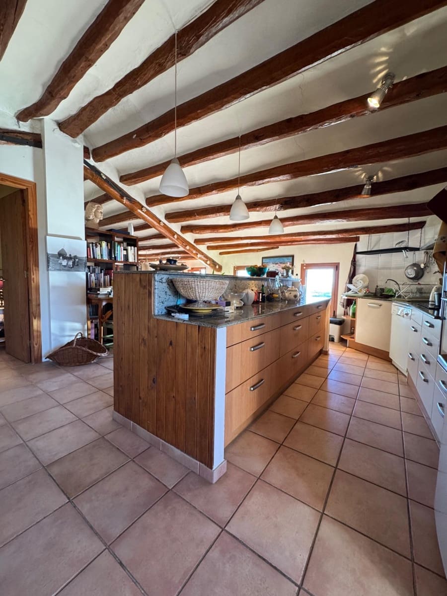 4 soveværelse Finca/Landehus til salg i Argencola - € 339.000 (Ref: 9625575)