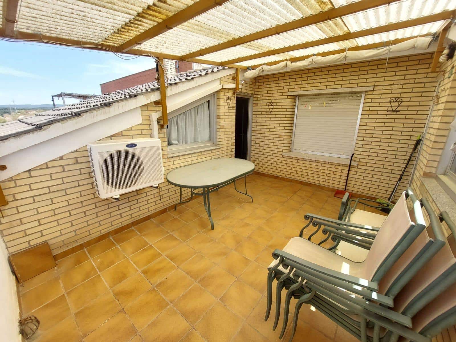 4 soverom Villa til salgs i Odena med garasje - € 269 000 (Ref: 9627504)
