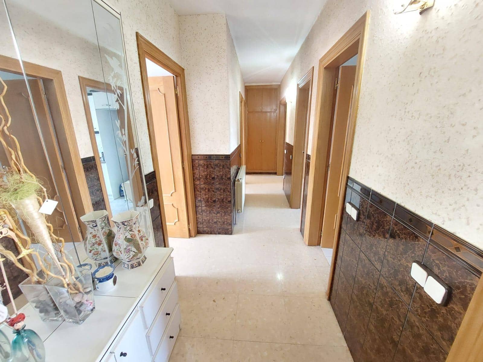 4 soverom Villa til salgs i Odena med garasje - € 269 000 (Ref: 9627504)