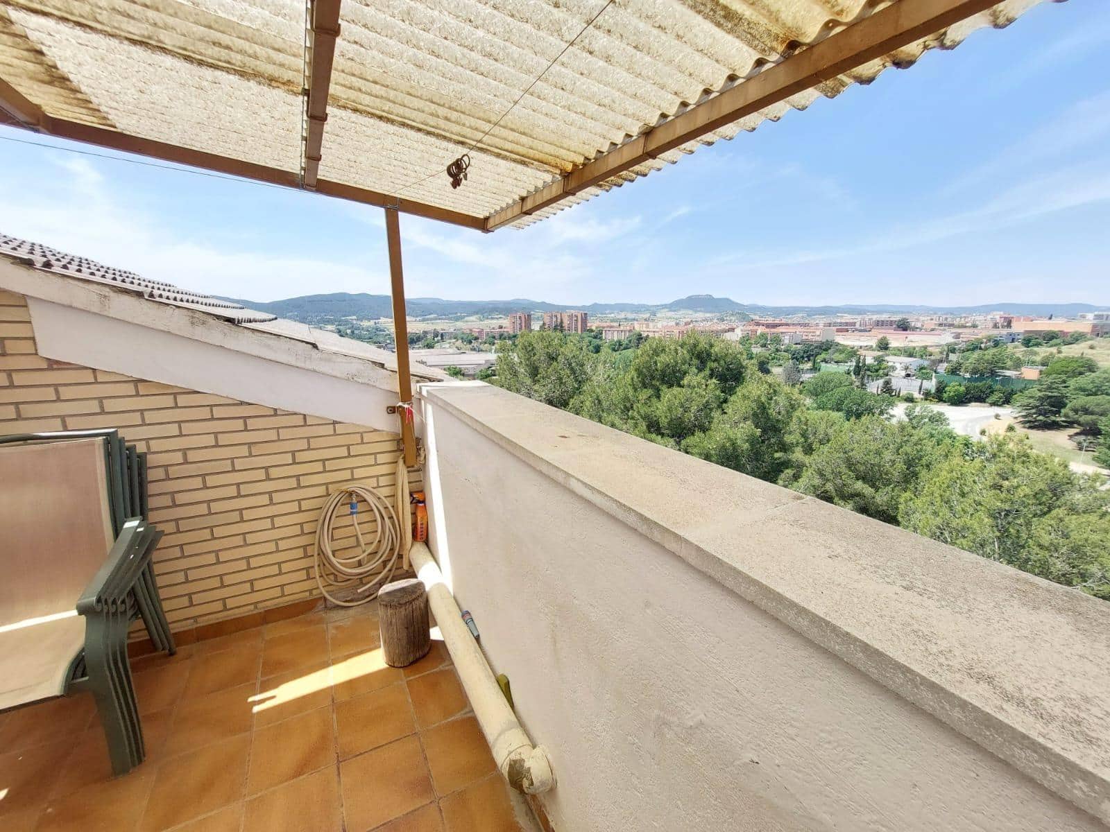 4 soverom Villa til salgs i Odena med garasje - € 269 000 (Ref: 9627504)