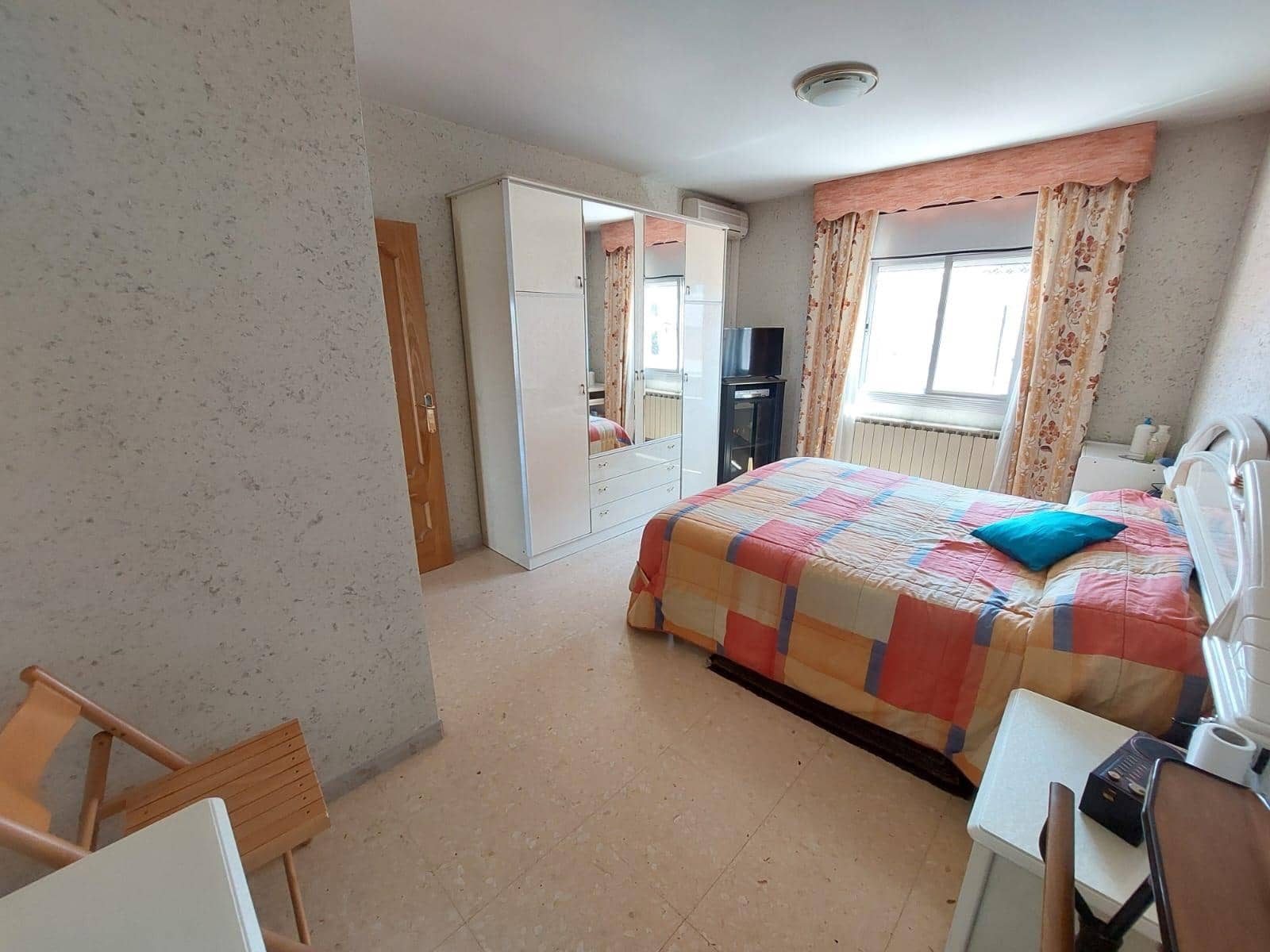 4 soverom Villa til salgs i Odena med garasje - € 269 000 (Ref: 9627504)