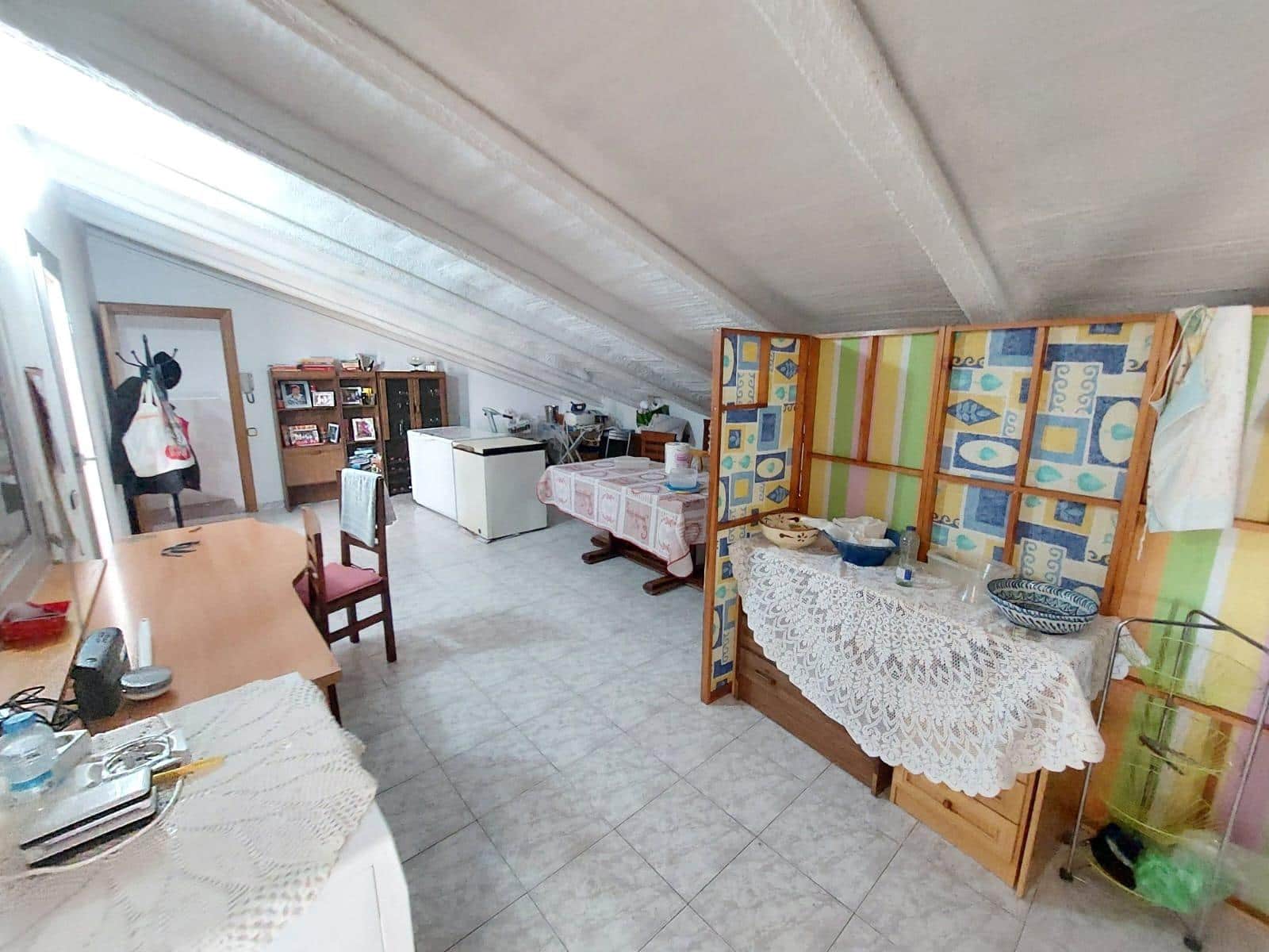 4 soverom Villa til salgs i Odena med garasje - € 269 000 (Ref: 9627504)