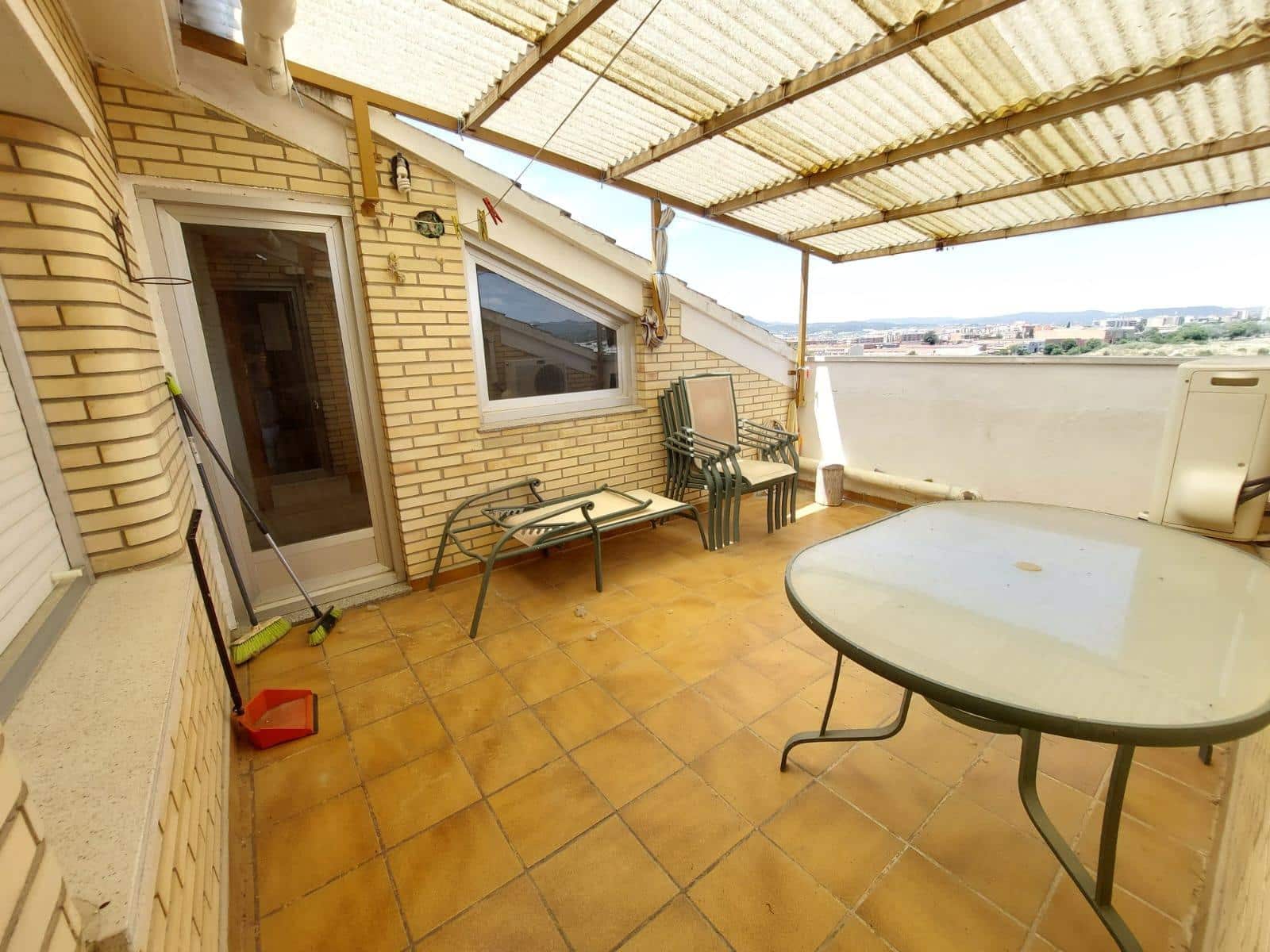 4 soverom Villa til salgs i Odena med garasje - € 269 000 (Ref: 9627504)