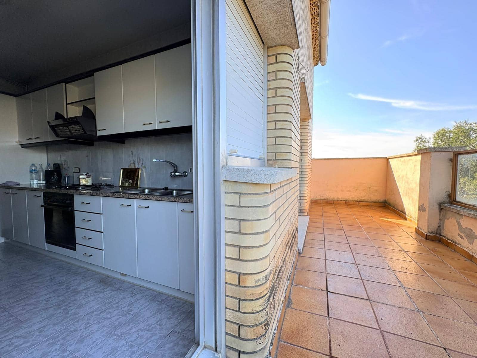 4 bedroom Villa for sale in Odena with garage - € 269,000 (Ref: 9627504)