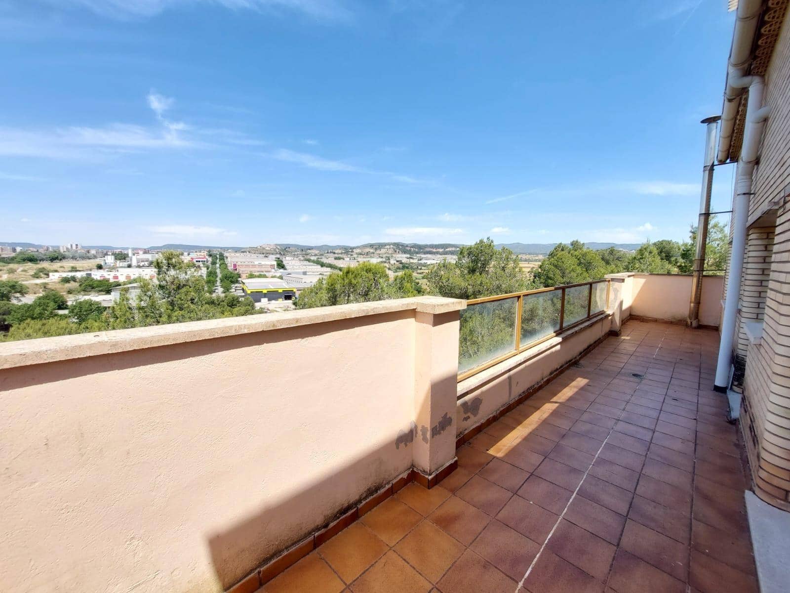 4 bedroom Villa for sale in Odena with garage - € 269,000 (Ref: 9627504)