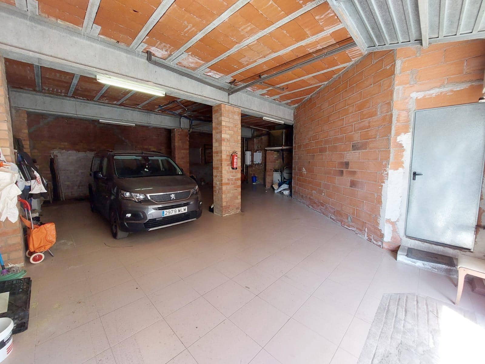 4 bedroom Villa for sale in Odena with garage - € 269,000 (Ref: 9627504)