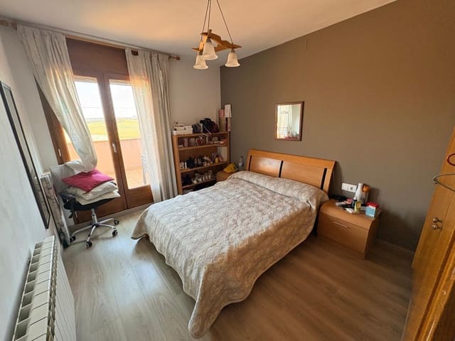 4 sypialnia Willa na sprzedaż w Calaf z garażem - 308 000 € (Ref: 9627505)