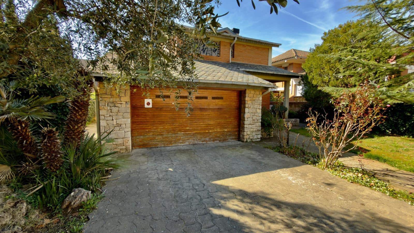 Chalet de 5 habitaciones en Igualada en venta con piscina garaje - 690.000 € (Ref: 9634268)