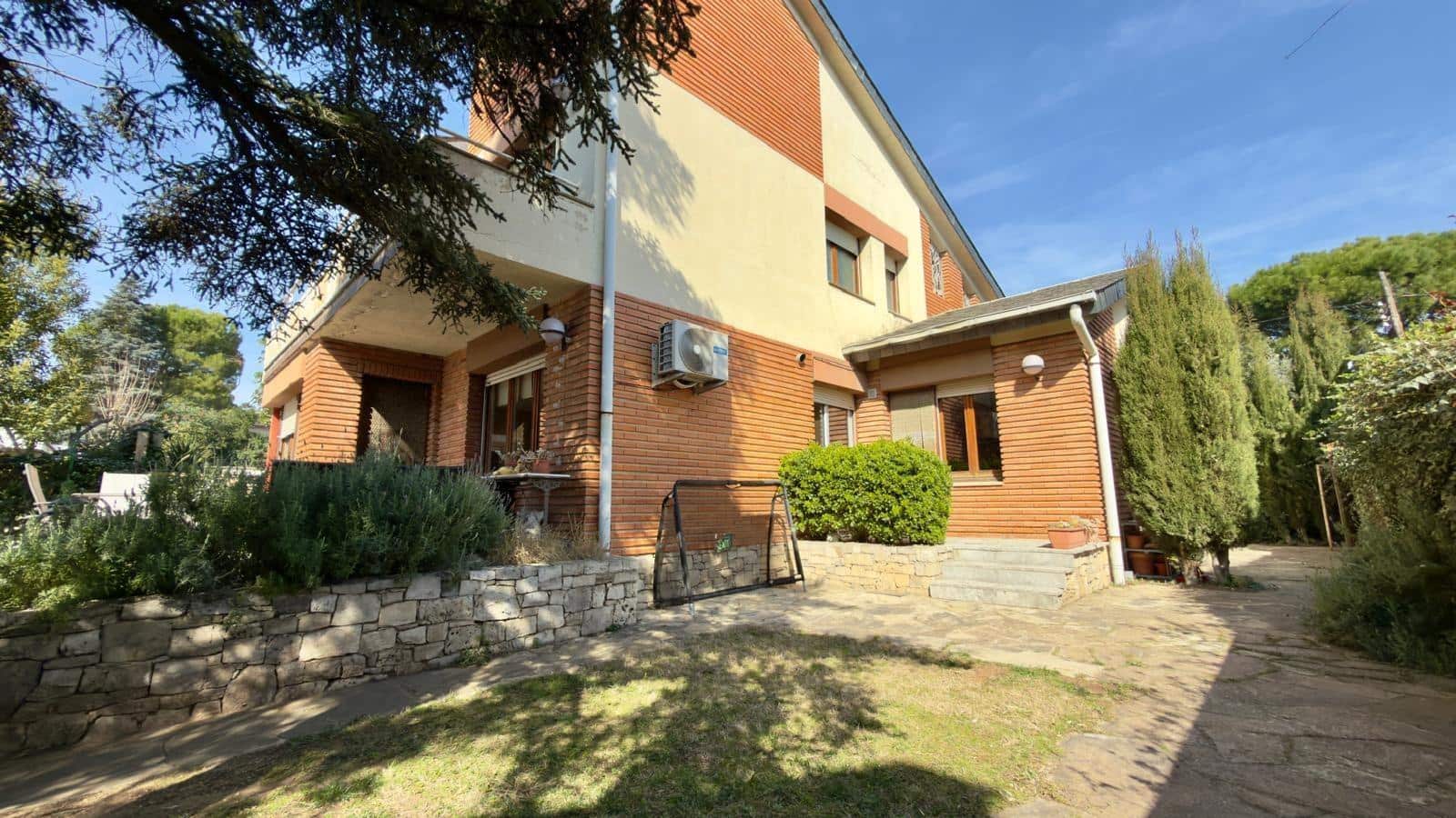 Chalet de 5 habitaciones en Igualada en venta con piscina garaje - 690.000 € (Ref: 9634268)