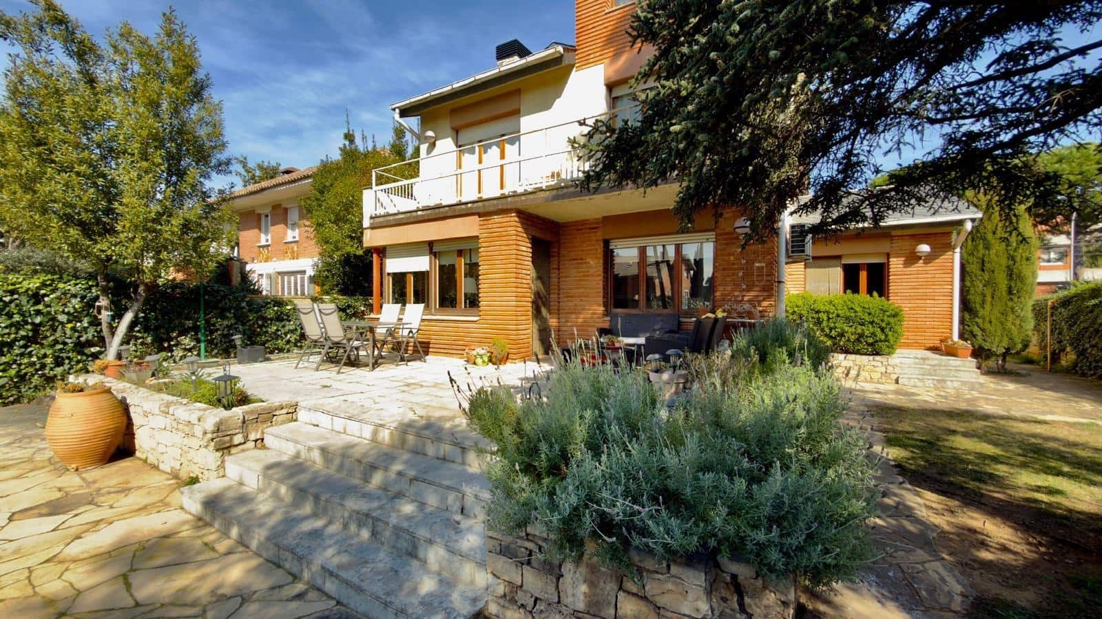 Chalet de 5 habitaciones en Igualada en venta con piscina garaje - 690.000 € (Ref: 9634268)