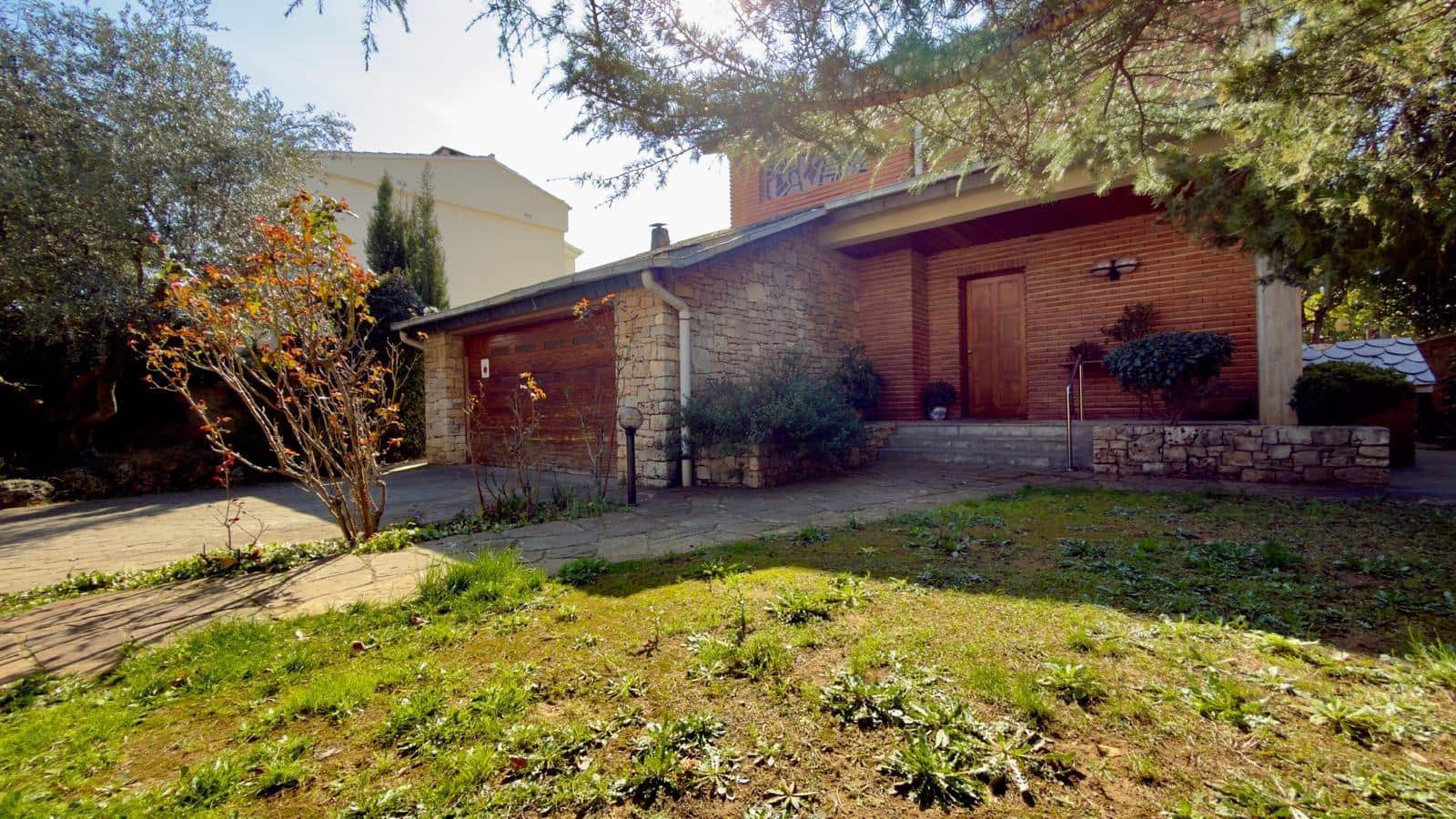 Chalet de 5 habitaciones en Igualada en venta con piscina garaje - 690.000 € (Ref: 9634268)