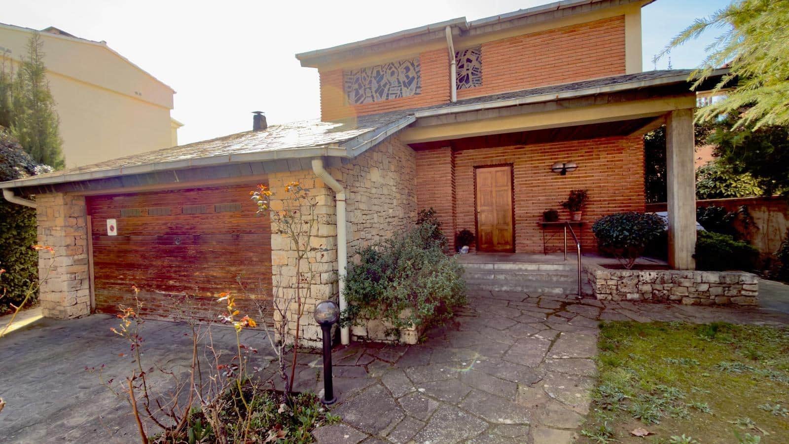 Chalet de 5 habitaciones en Igualada en venta con piscina garaje - 690.000 € (Ref: 9634268)