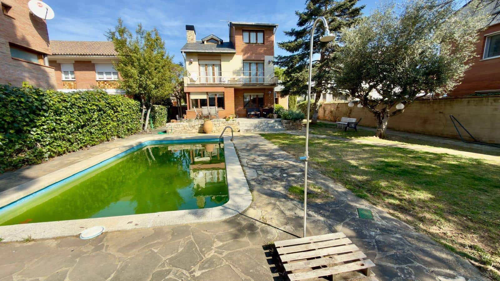 Chalet de 5 habitaciones en Igualada en venta con piscina garaje - 690.000 € (Ref: 9634268)