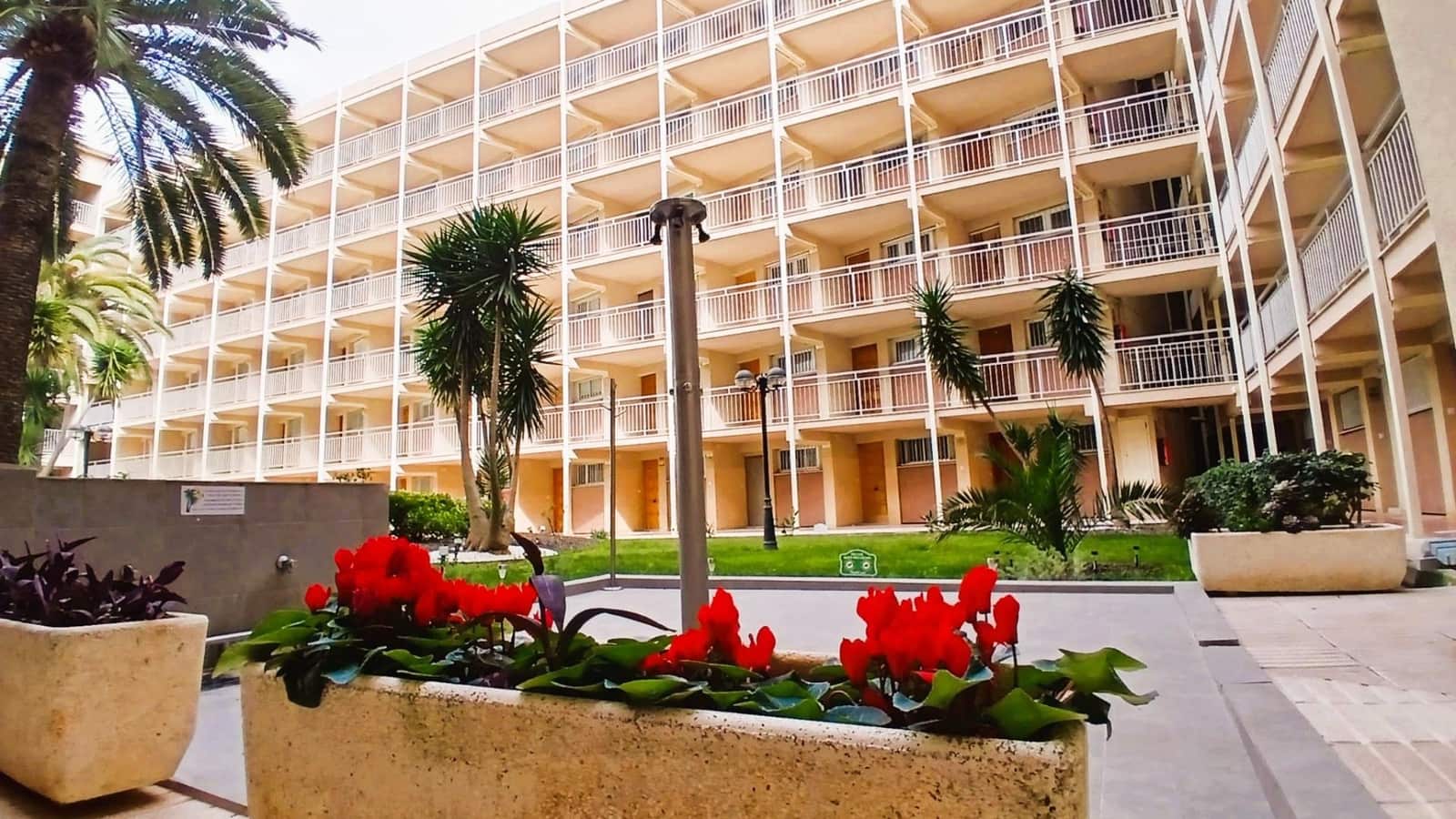 1 bedroom Beach Apartment for sale in La Pineda - € 149,000 (Ref: 9645023)