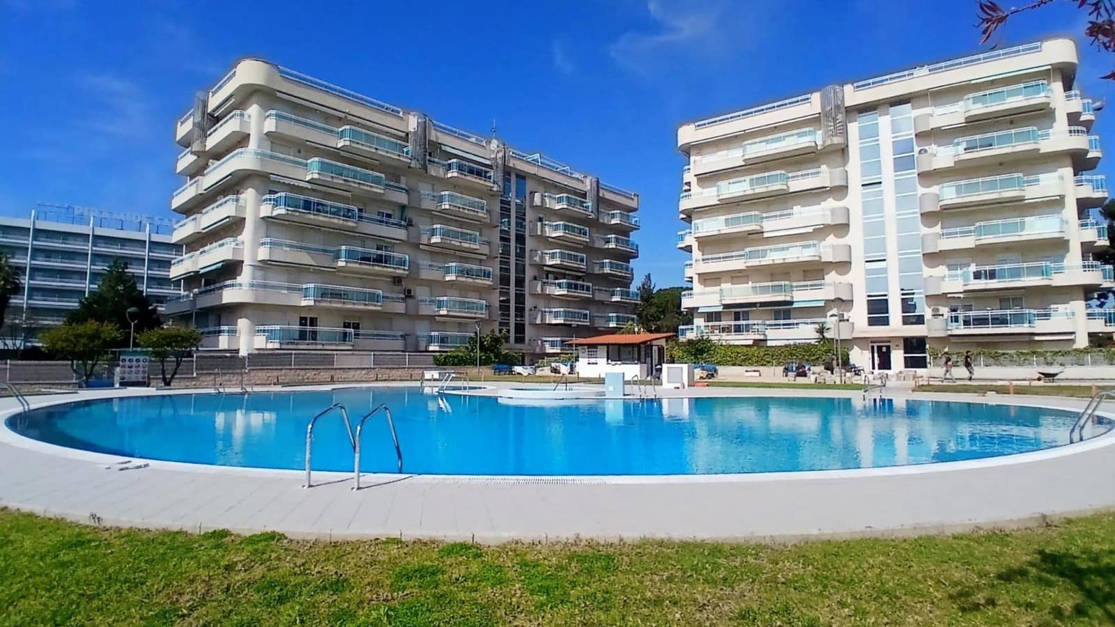 2 slaapkamer Flat te koop in Salou met zwembad - € 245.000 (Ref: 9695353)