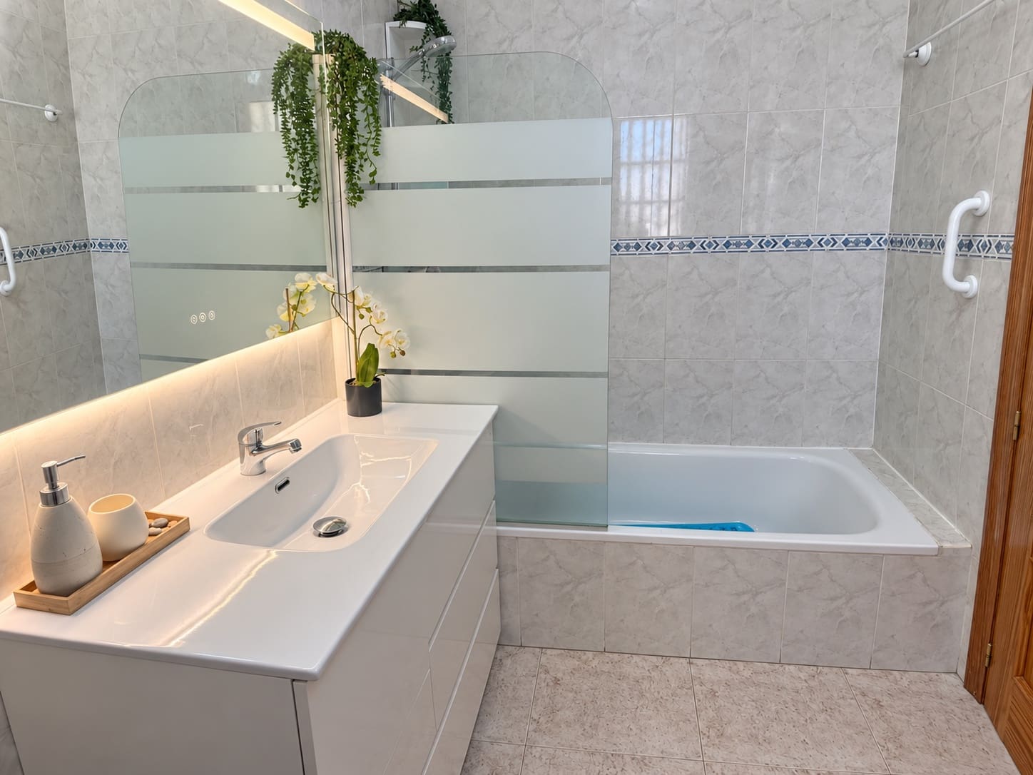 3 sypialnia Dom blizniak na sprzedaż w Isla Plana z basenem garażem - 276 500 € (Ref: 10101809)
