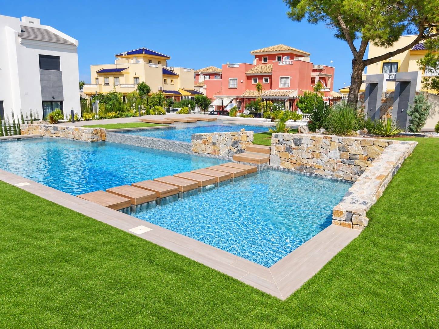 3 quarto Bungalow para venda em Torrevieja com piscina - 330 000 € (Ref: 10131140)