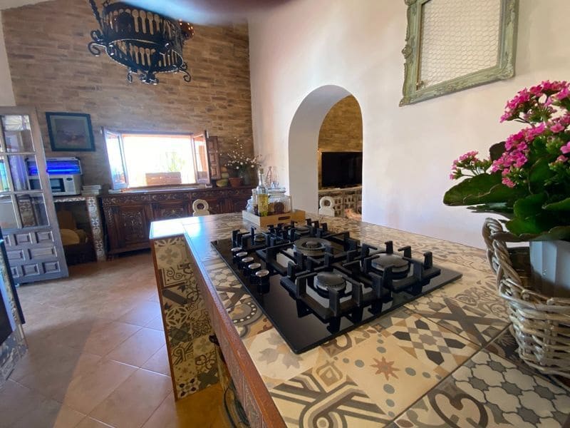 6 soveværelse Finca/Landehus til salg i Los Canovas med swimmingpool garage - € 495.000 (Ref: 7555483)