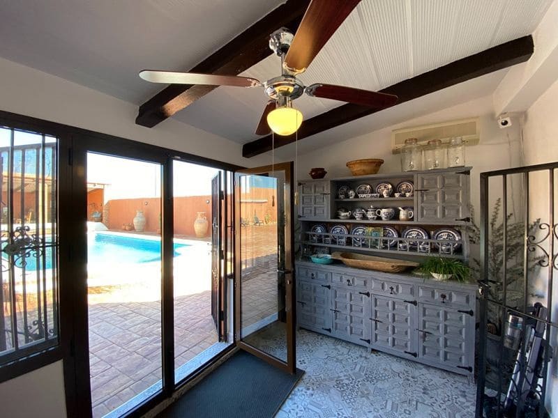 6 soveværelse Finca/Landehus til salg i Los Canovas med swimmingpool garage - € 495.000 (Ref: 7555483)