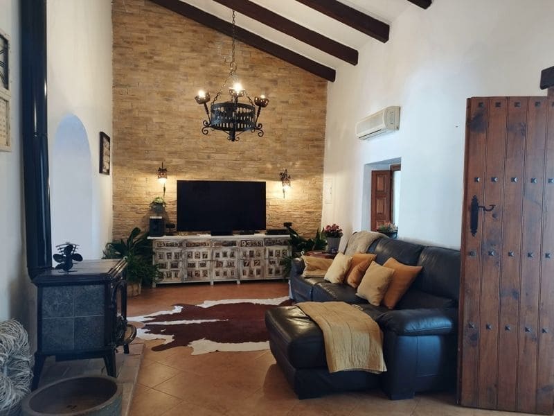 6 soveværelse Finca/Landehus til salg i Los Canovas med swimmingpool garage - € 495.000 (Ref: 7555483)