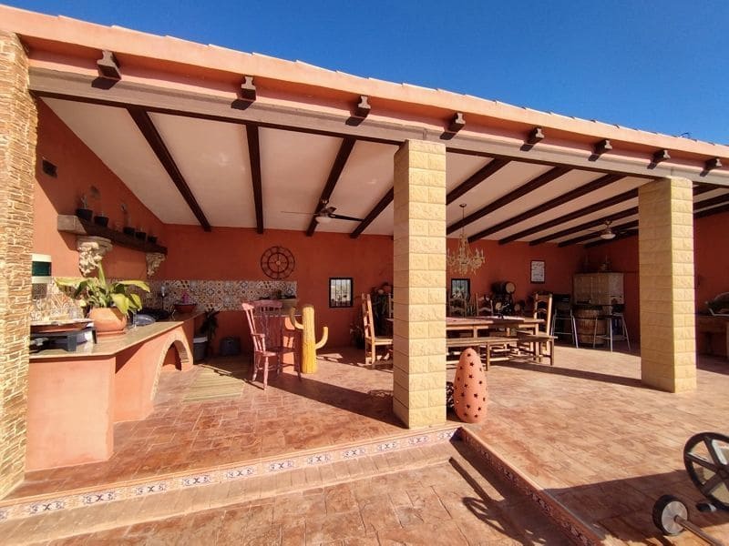 6 soveværelse Finca/Landehus til salg i Los Canovas med swimmingpool garage - € 495.000 (Ref: 7555483)