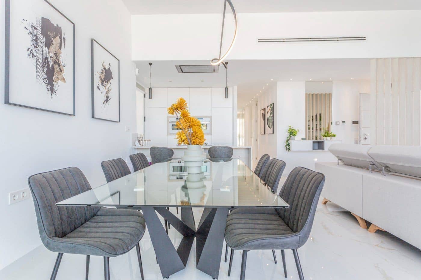 3 soverom Villa til salgs i Torrevieja med svømmebasseng garasje - € 700 000 (Ref: 8022901)