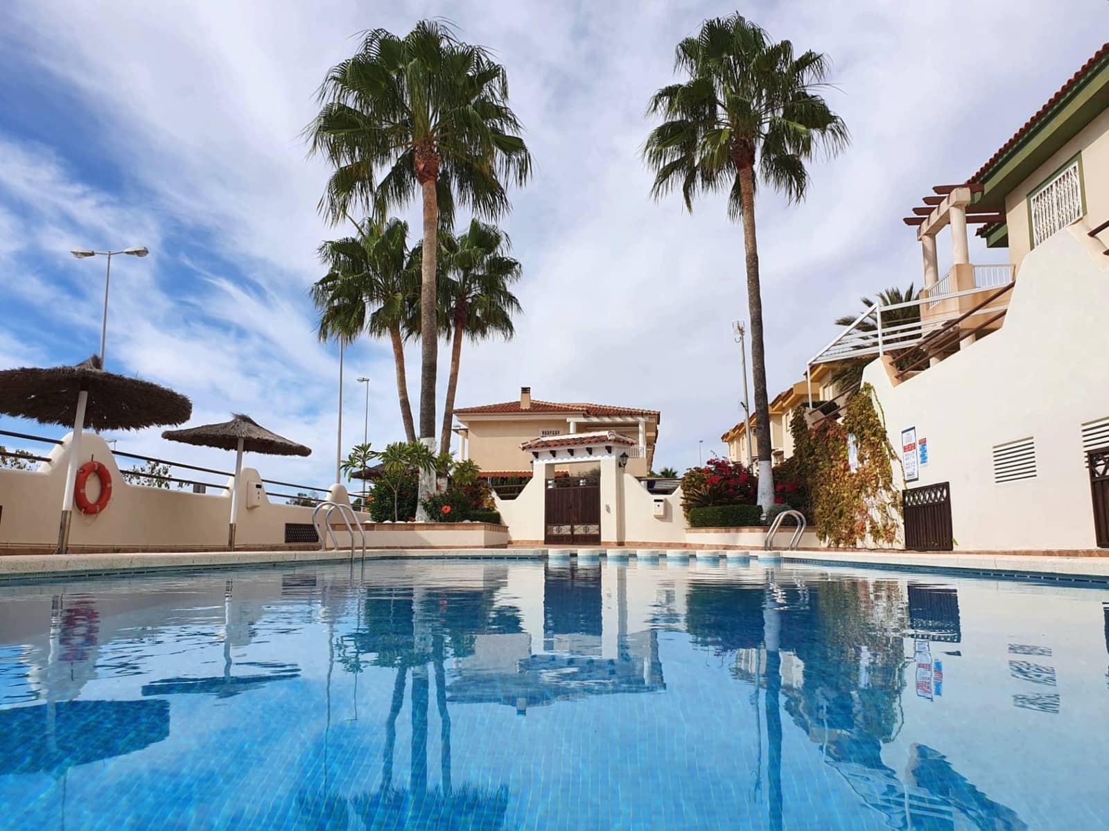 Chalet de 4 habitaciones en Isla Plana, Cartagena en venta con piscina