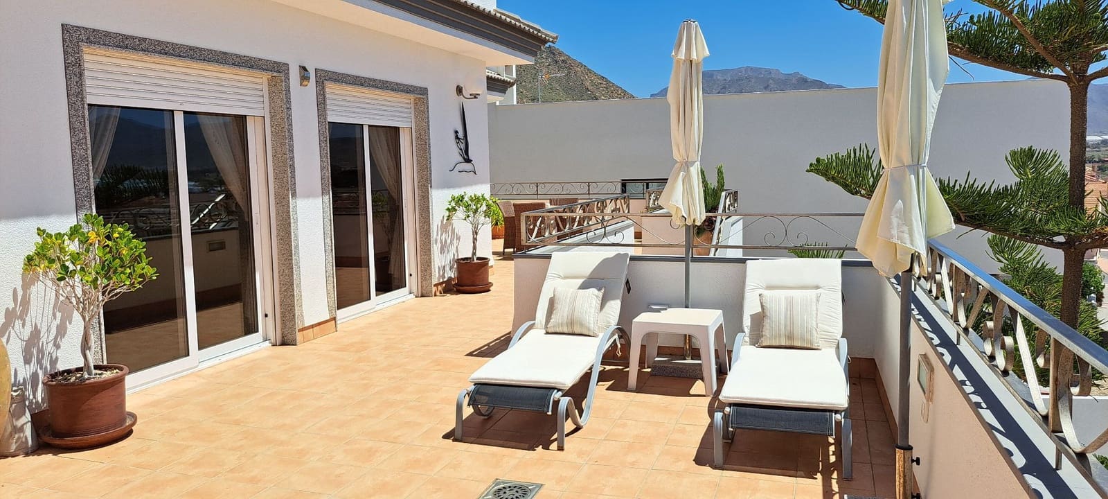 5 bedroom Villa for sale in Isla Plana with pool garage - € 1,400,000 (Ref: 8312956)