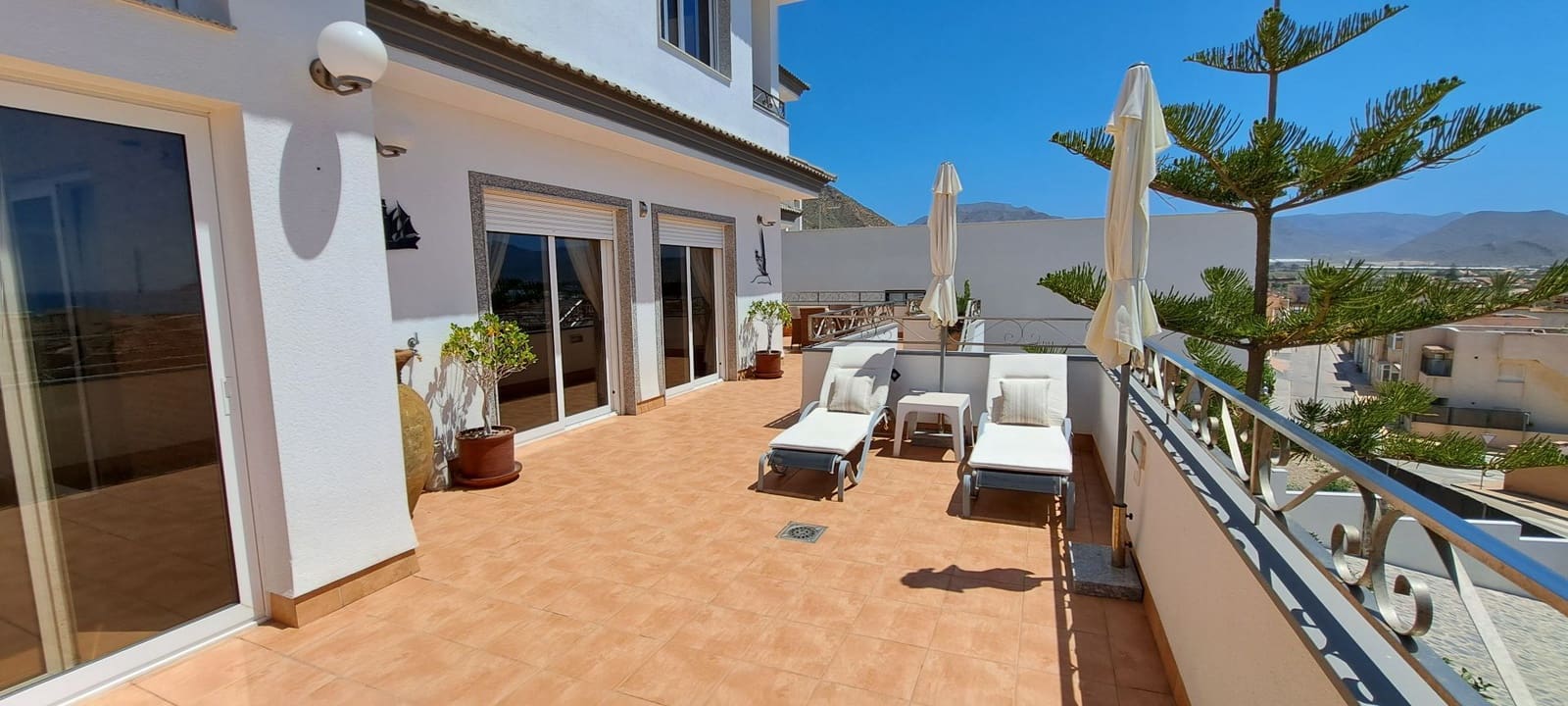 5 soveværelse Villa til salg i Isla Plana med swimmingpool garage - € 1.400.000 (Ref: 8315794)