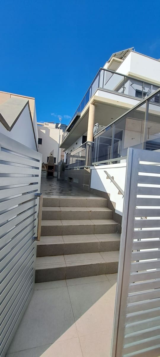 4 soverom Villa til salgs i Puerto de Mazarron med svømmebasseng garasje - € 470 000 (Ref: 9402859)