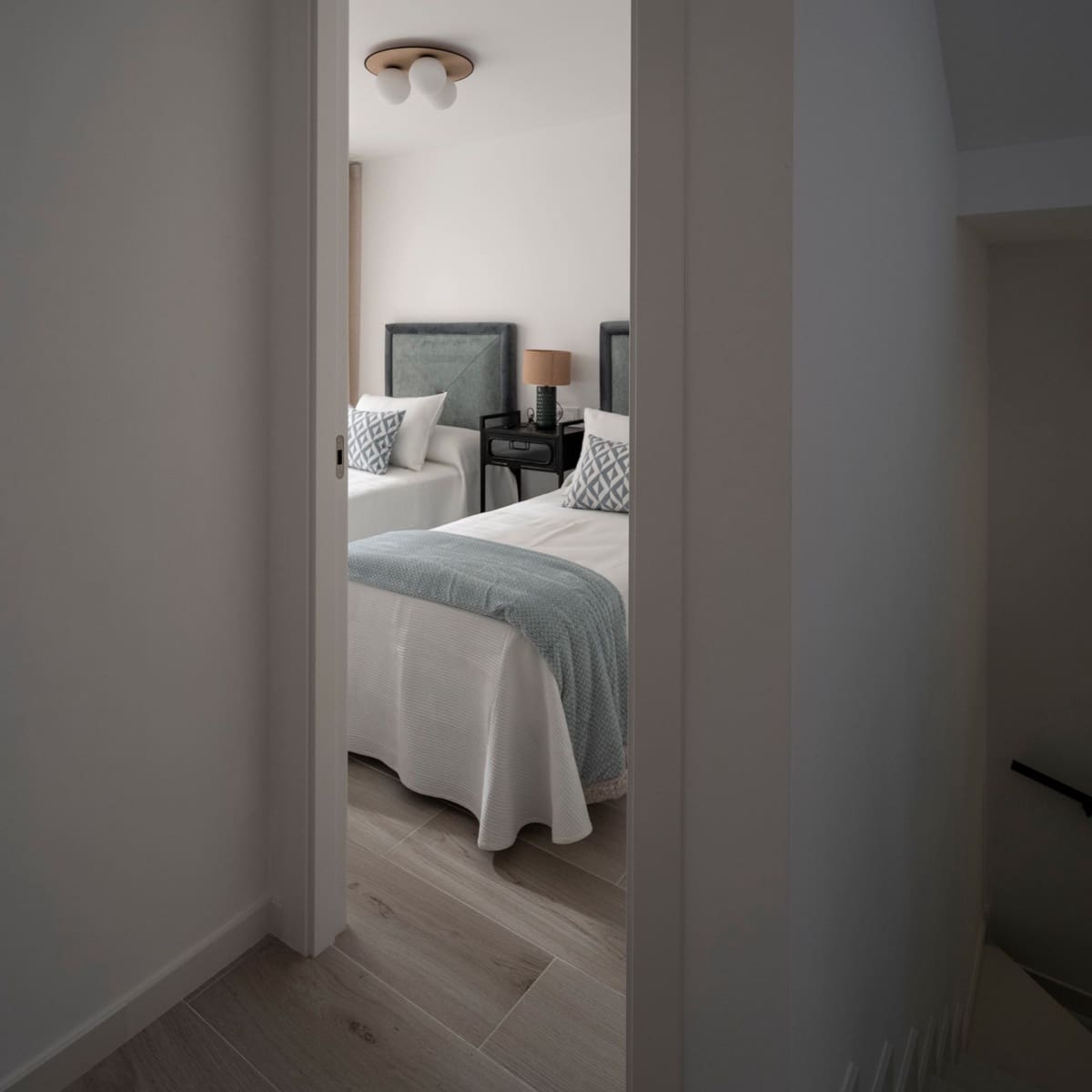 3 soverom Kjedet enebolig til salgs i Avileses med svømmebasseng garasje - € 269 000 (Ref: 9564299)