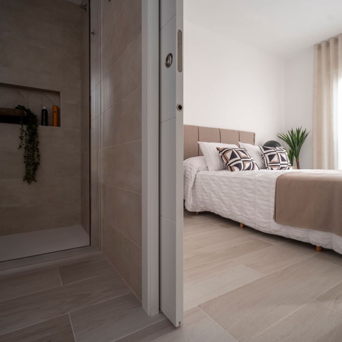 3 soverom Kjedet enebolig til salgs i Avileses med svømmebasseng garasje - € 269 000 (Ref: 9564299)